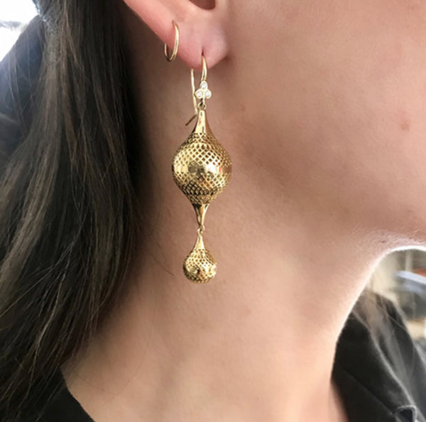 CROWNWORK FINIAL EARRINGS WITH SMALL AMPHORA DROPS IN 18K YELLOW GOLD